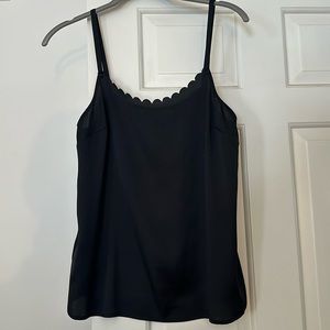 Loft tank with scalloped neck